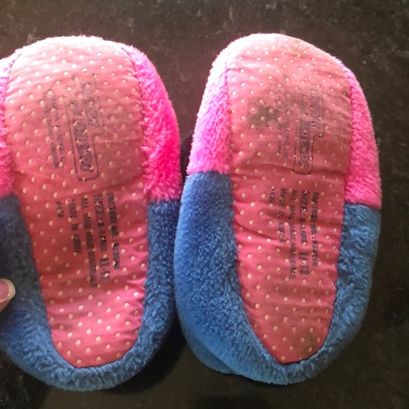 Kid’s slippers 11-12 used - Picture 2 of 6